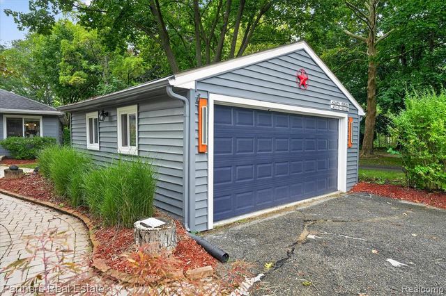 3937 Highcrest Drive, Brighton, MI 48116