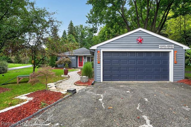 3937 Highcrest Drive, Brighton, MI 48116
