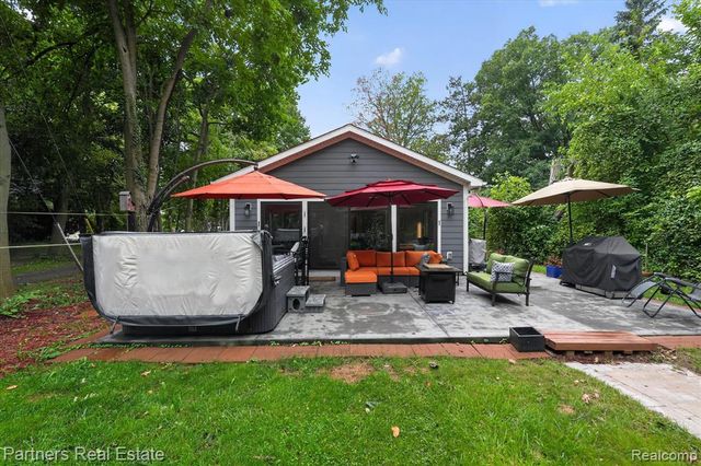 3937 Highcrest Drive, Brighton, MI 48116