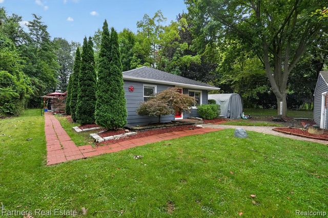 3937 Highcrest Drive, Brighton, MI 48116