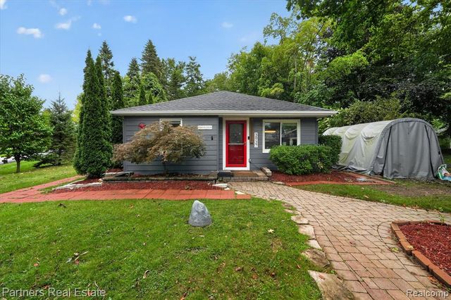 3937 Highcrest Drive, Brighton, MI 48116