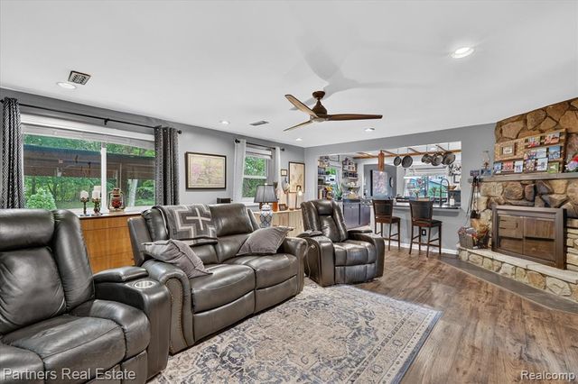 3937 Highcrest Drive, Brighton, MI 48116