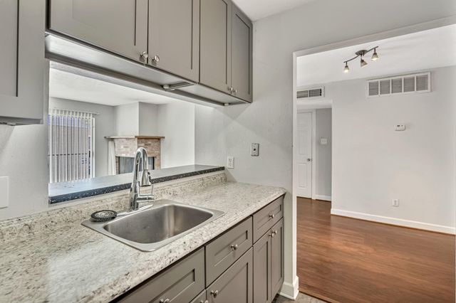 2800 Jeanetta Street 602, Houston, TX 77063