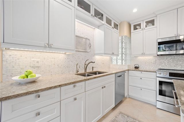 200 COCOANUT AVENUE 5, Sarasota, FL 34236