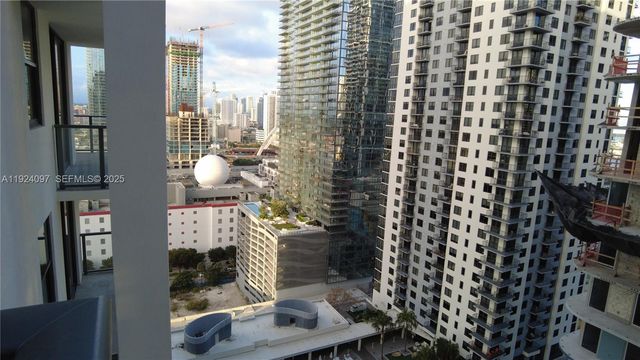 11 NE 6 th 2808, Miami, FL 33132