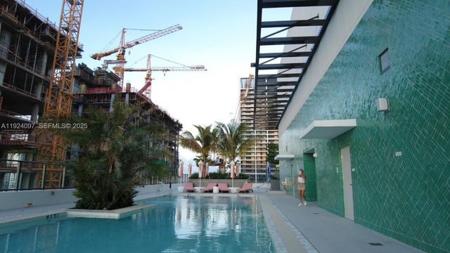 11 NE 6 th 2808, Miami, FL 33132