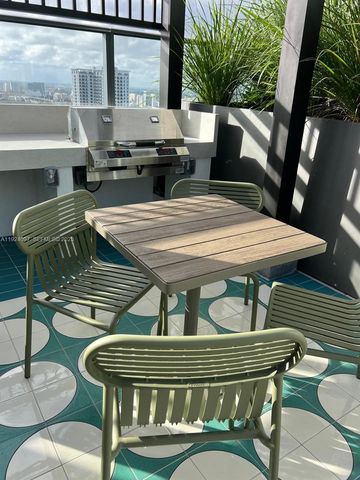 11 NE 6 th 2808, Miami, FL 33132