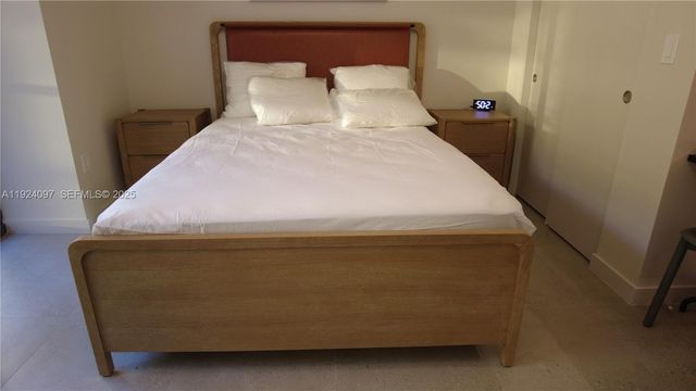 11 NE 6 th 2808, Miami, FL 33132