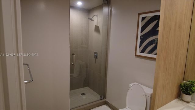 11 NE 6 th 2808, Miami, FL 33132