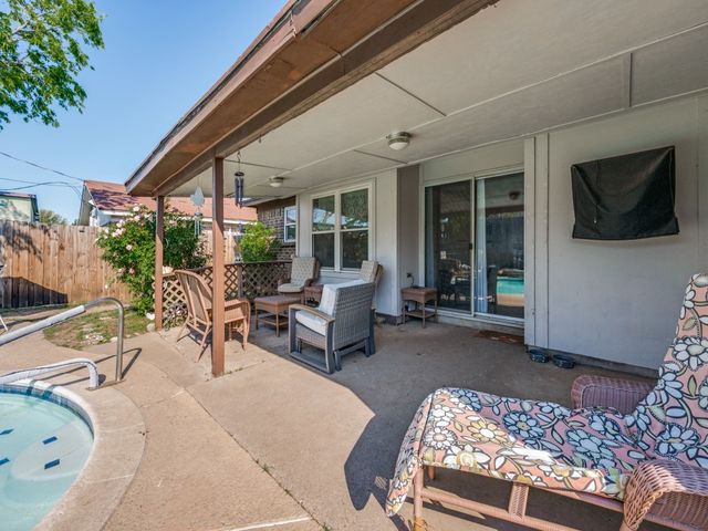 6484 Old Mill Circle, Watauga, TX 76148