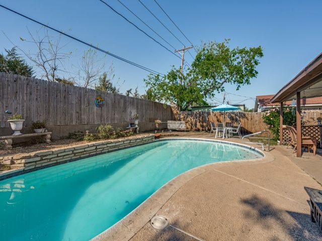 6484 Old Mill Circle, Watauga, TX 76148