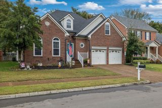 2002 Glastonbury Dr, Franklin, TN 37069