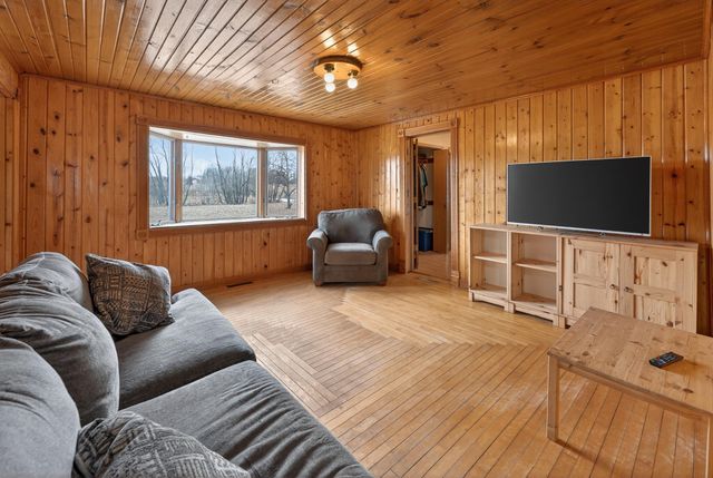 11216 St Croix Trail, North Branch, MN 55056