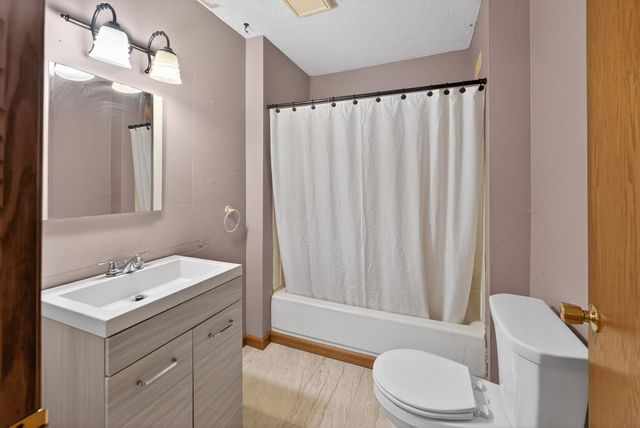 11216 St Croix Trail, North Branch, MN 55056