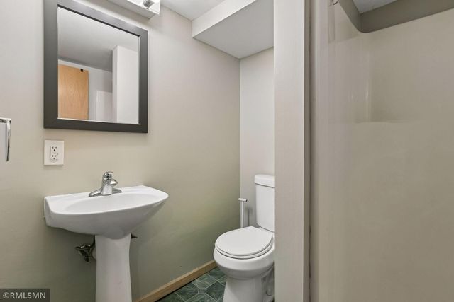 1112 Emerson Lane N, Brooklyn Center, MN 55430