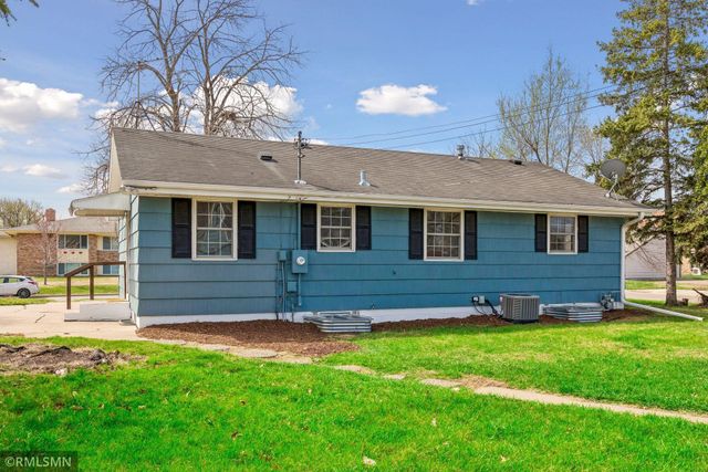 1112 Emerson Lane N, Brooklyn Center, MN 55430
