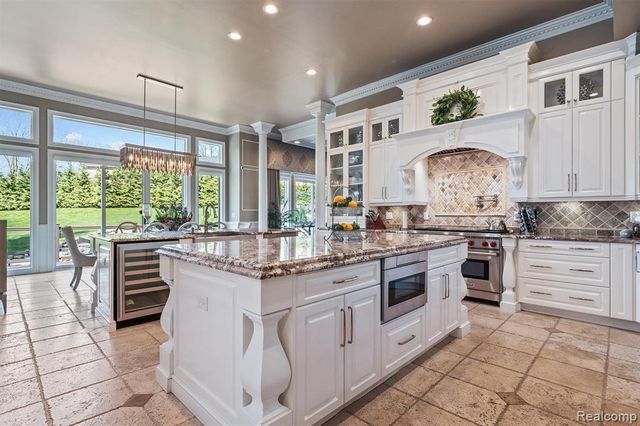 6608 Minnow Pond Drive, West Bloomfield, MI 48322