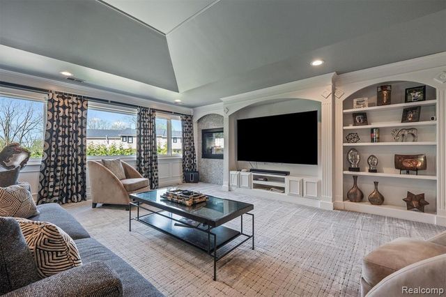 6608 Minnow Pond Drive, West Bloomfield, MI 48322