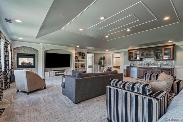 6608 Minnow Pond Drive, West Bloomfield, MI 48322