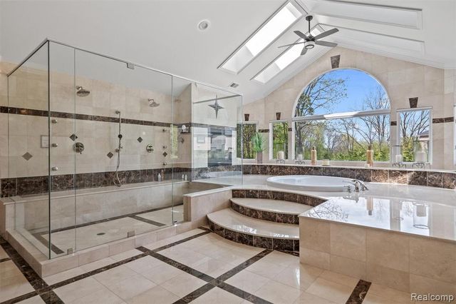 6608 Minnow Pond Drive, West Bloomfield, MI 48322