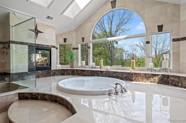 6608 Minnow Pond Drive, West Bloomfield, MI 48322