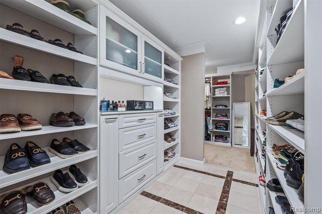 6608 Minnow Pond Drive, West Bloomfield, MI 48322