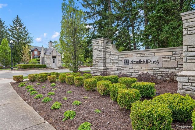 6608 Minnow Pond Drive, West Bloomfield, MI 48322