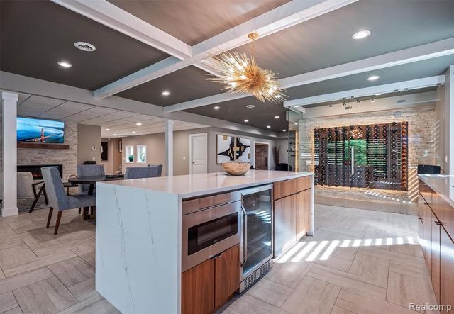 6608 Minnow Pond Drive, West Bloomfield, MI 48322