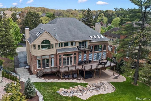 6608 Minnow Pond Drive, West Bloomfield, MI 48322