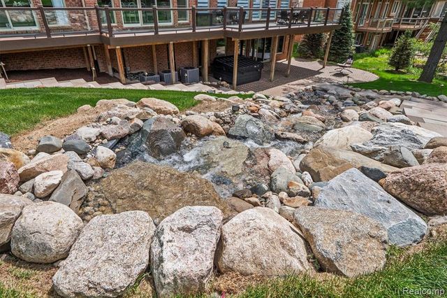 6608 Minnow Pond Drive, West Bloomfield, MI 48322