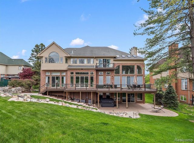 6608 Minnow Pond Drive, West Bloomfield, MI 48322