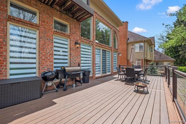6608 Minnow Pond Drive, West Bloomfield, MI 48322