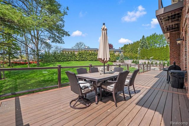 6608 Minnow Pond Drive, West Bloomfield, MI 48322