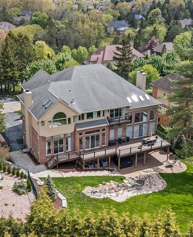 6608 Minnow Pond Drive, West Bloomfield, MI 48322