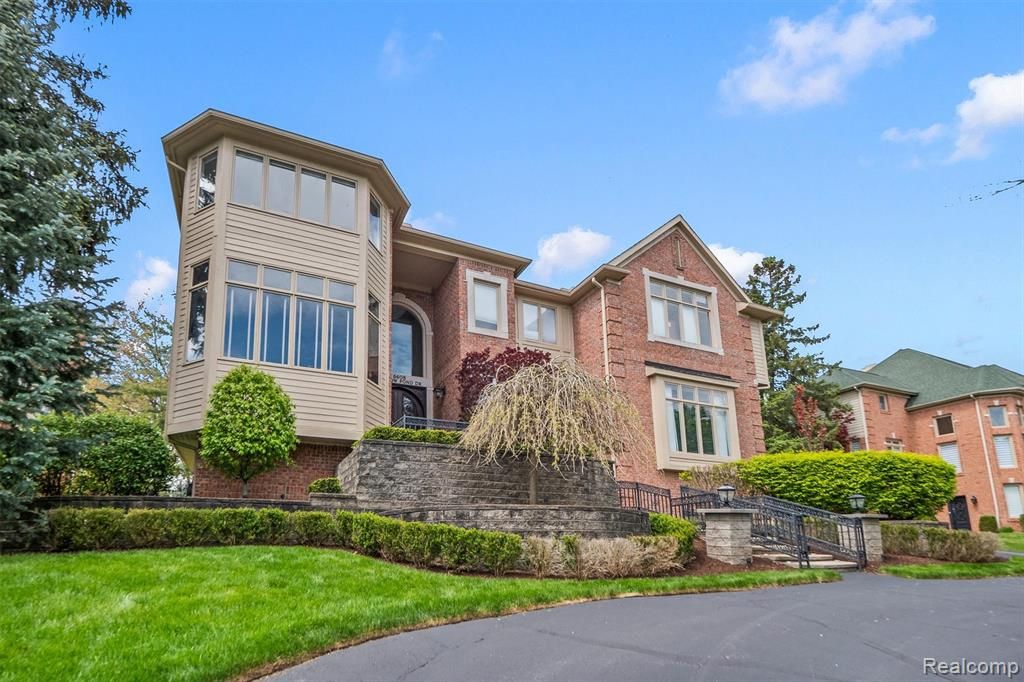 6608 Minnow Pond Drive, West Bloomfield, MI 48322