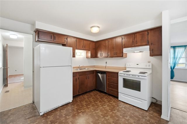 7137 Castlecrest Drive, Huber Heights, OH 45424