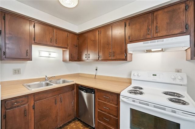 7137 Castlecrest Drive, Huber Heights, OH 45424