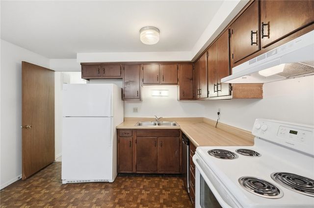 7137 Castlecrest Drive, Huber Heights, OH 45424