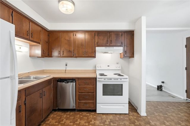 7137 Castlecrest Drive, Huber Heights, OH 45424