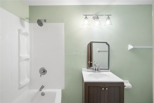 7137 Castlecrest Drive, Huber Heights, OH 45424