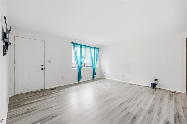 7137 Castlecrest Drive, Huber Heights, OH 45424