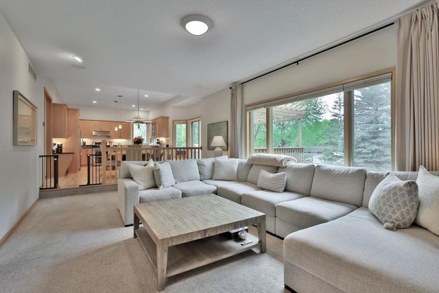 507 Owasso Hills Drive, Roseville, MN 55113
