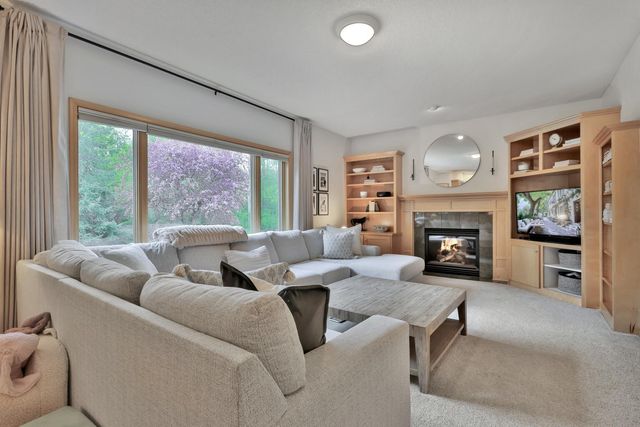 507 Owasso Hills Drive, Roseville, MN 55113