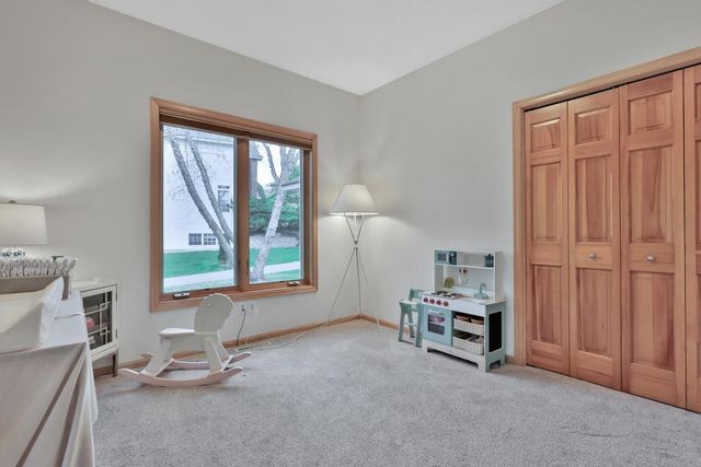 507 Owasso Hills Drive, Roseville, MN 55113
