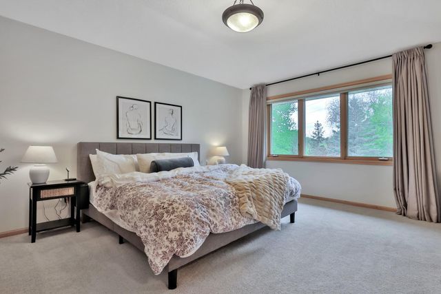 507 Owasso Hills Drive, Roseville, MN 55113