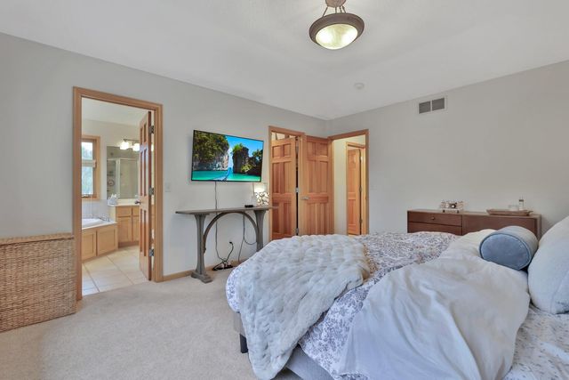 507 Owasso Hills Drive, Roseville, MN 55113