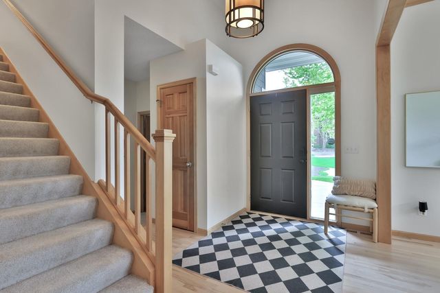 507 Owasso Hills Drive, Roseville, MN 55113