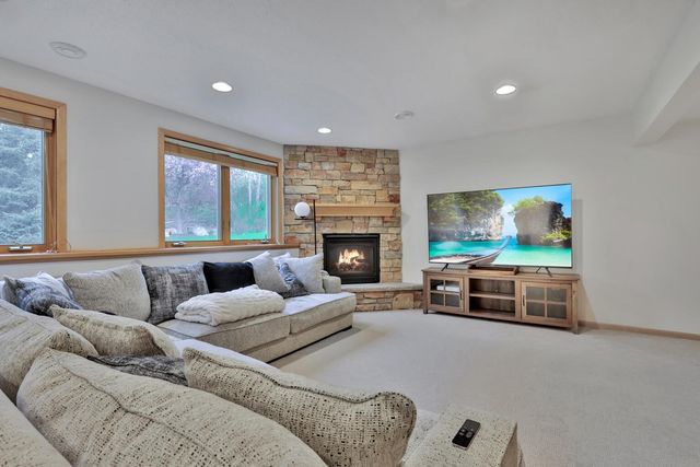 507 Owasso Hills Drive, Roseville, MN 55113
