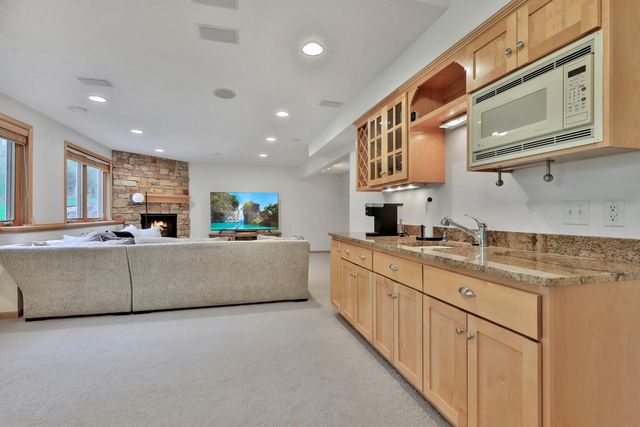 507 Owasso Hills Drive, Roseville, MN 55113