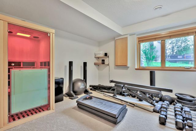 507 Owasso Hills Drive, Roseville, MN 55113